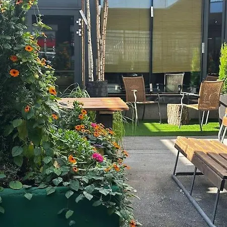 Uniikki Keskustahuoneisto Pihaterassilla, Bm Garden No1, Free Parking 拉赫蒂