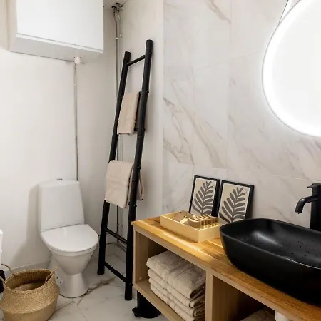 Διαμέρισμα Luxury With Garden Terrace, Bm Garden No1, Free Parking Λάχτι